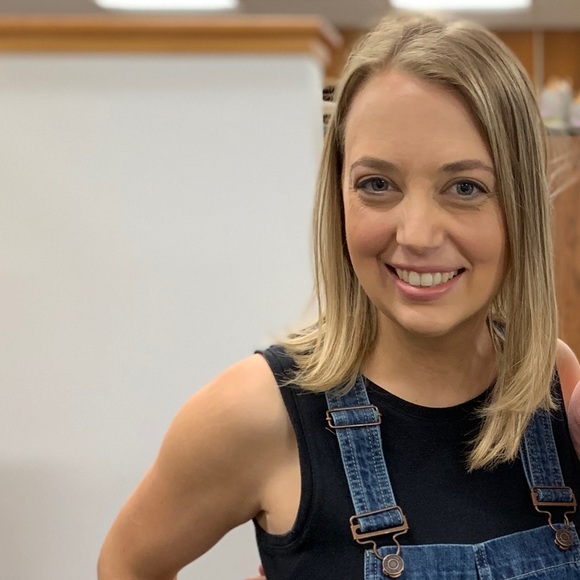 Meet your Posher, Hillary - Picture 1 of 1